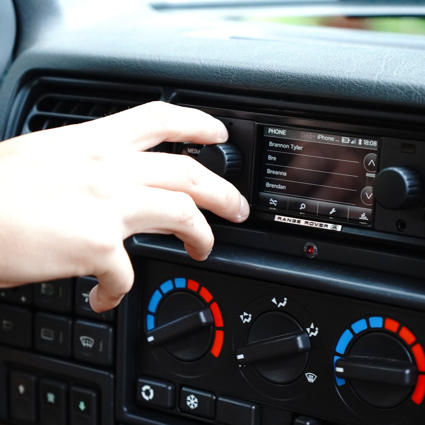 Congleton Service Land Rover Radio